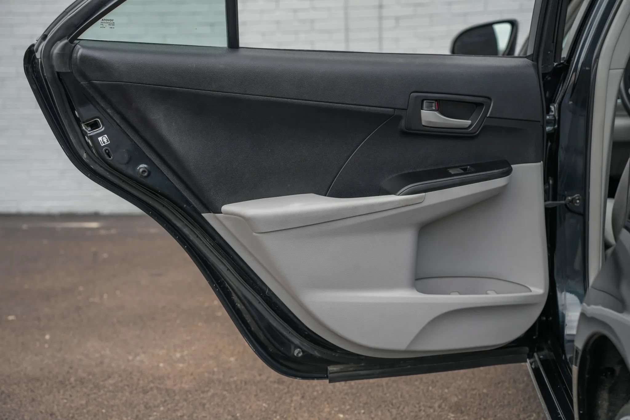 Used 2014 Toyota Camry LE FWD image 28