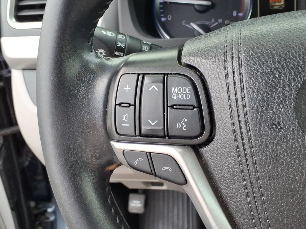Certified 2019 Toyota Highlander XLE AWD/4WD image 19