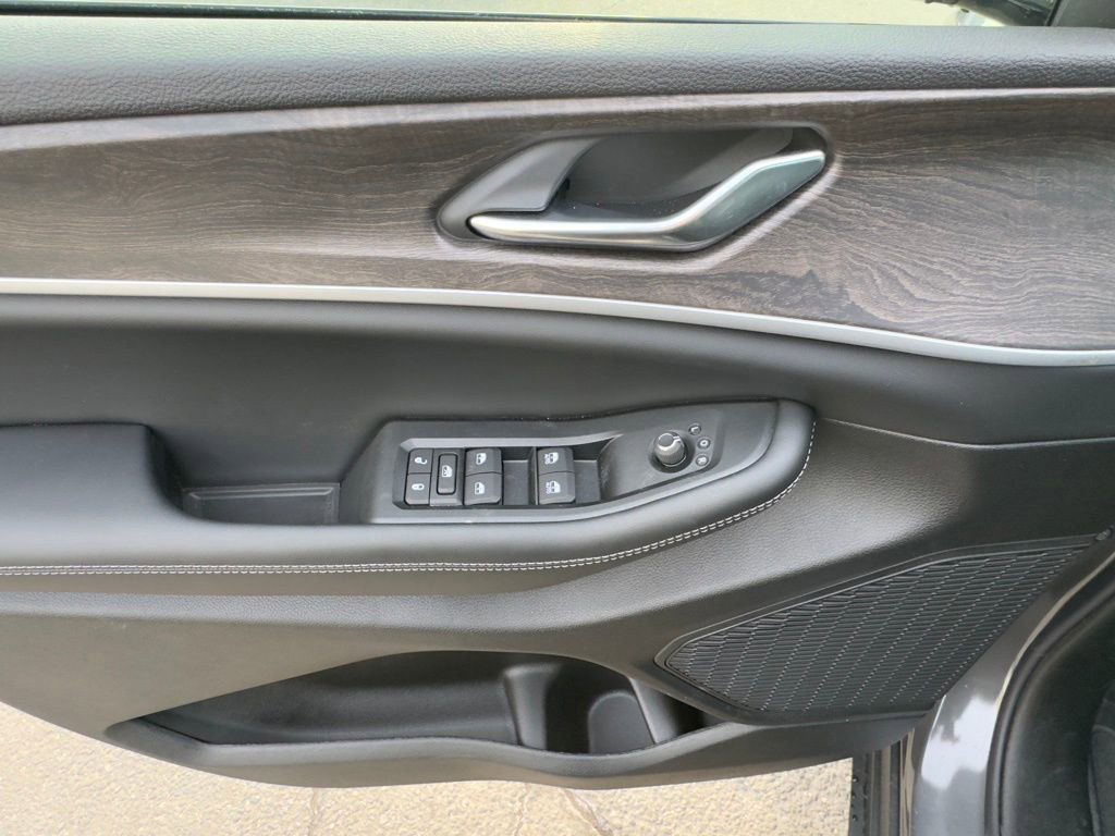 New 2026 Jeep Grand Cherokee Altitude image 9