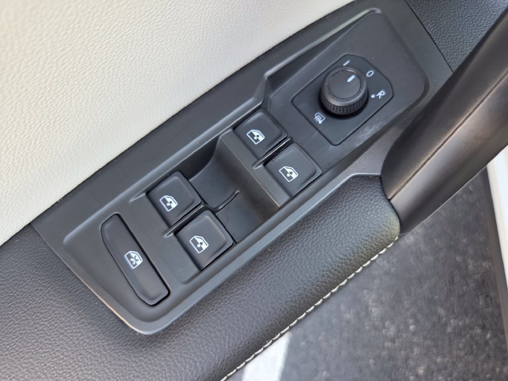 Used 2024 Volkswagen Tiguan S AWD/4WD image 35