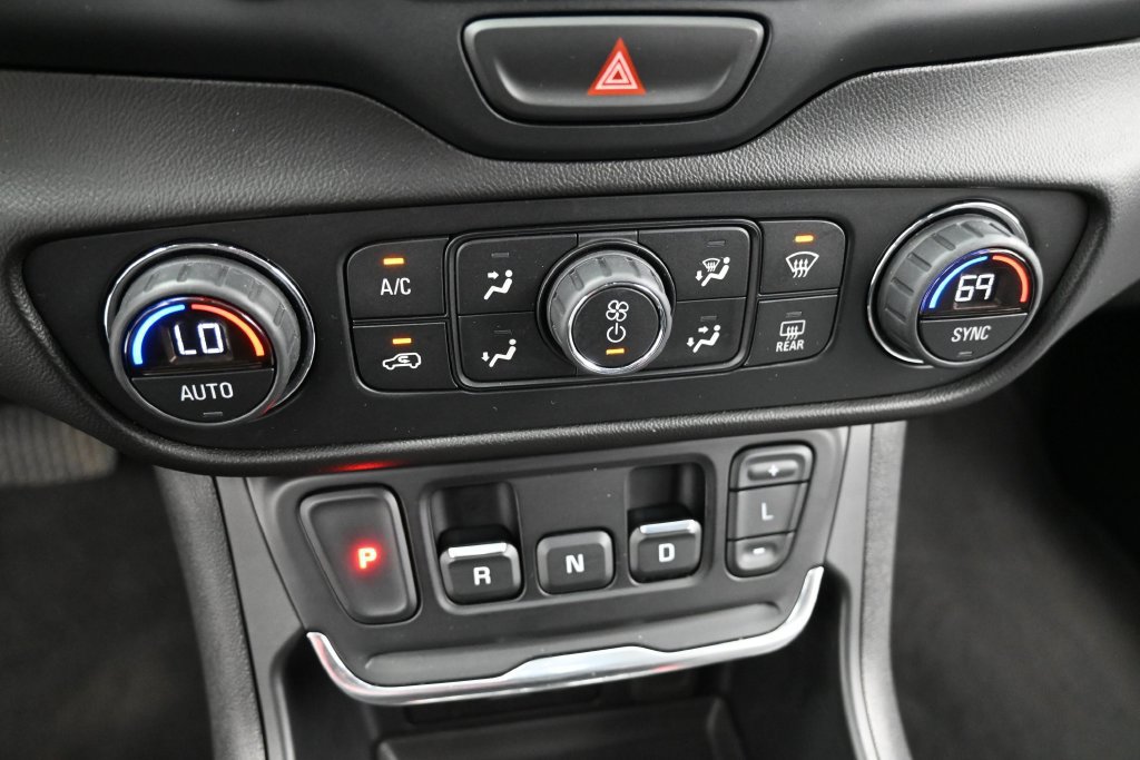 Used 2020 GMC Terrain SLT FWD image 17