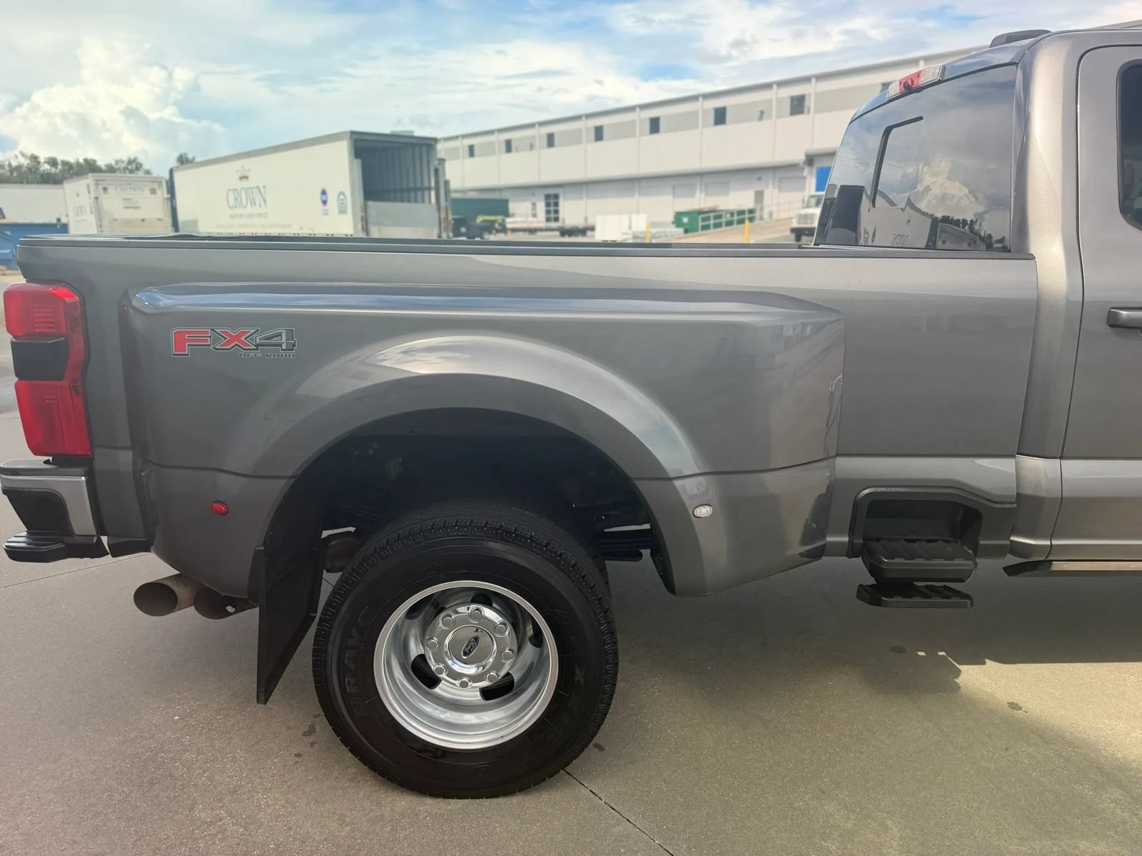 Used 2023 Ford F350 Lariat w/ Lariat Ultimate Package AWD/4WD image 7