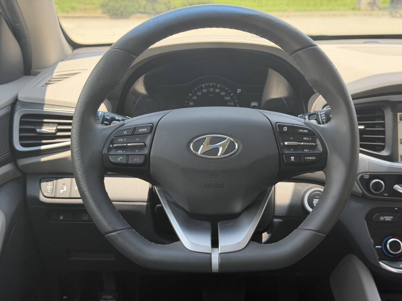 Used 2018 Hyundai Ioniq Limited w/ Limited Ultimate Package 03 FWD image 11