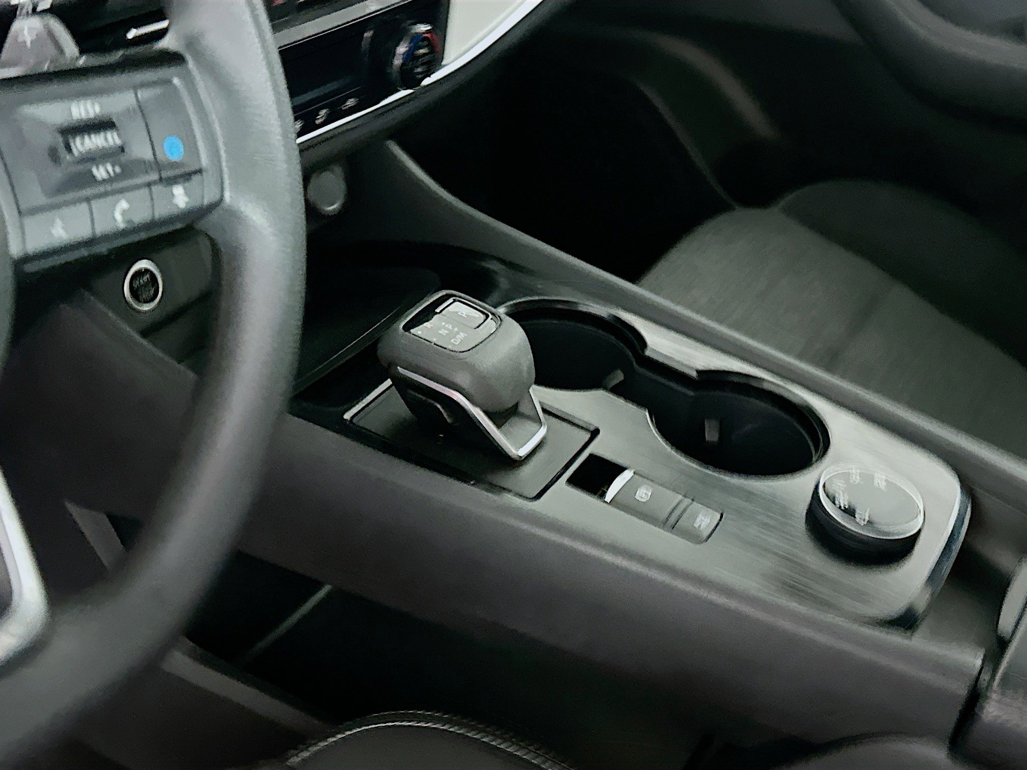 Used 2023 Nissan Rogue SV image 24