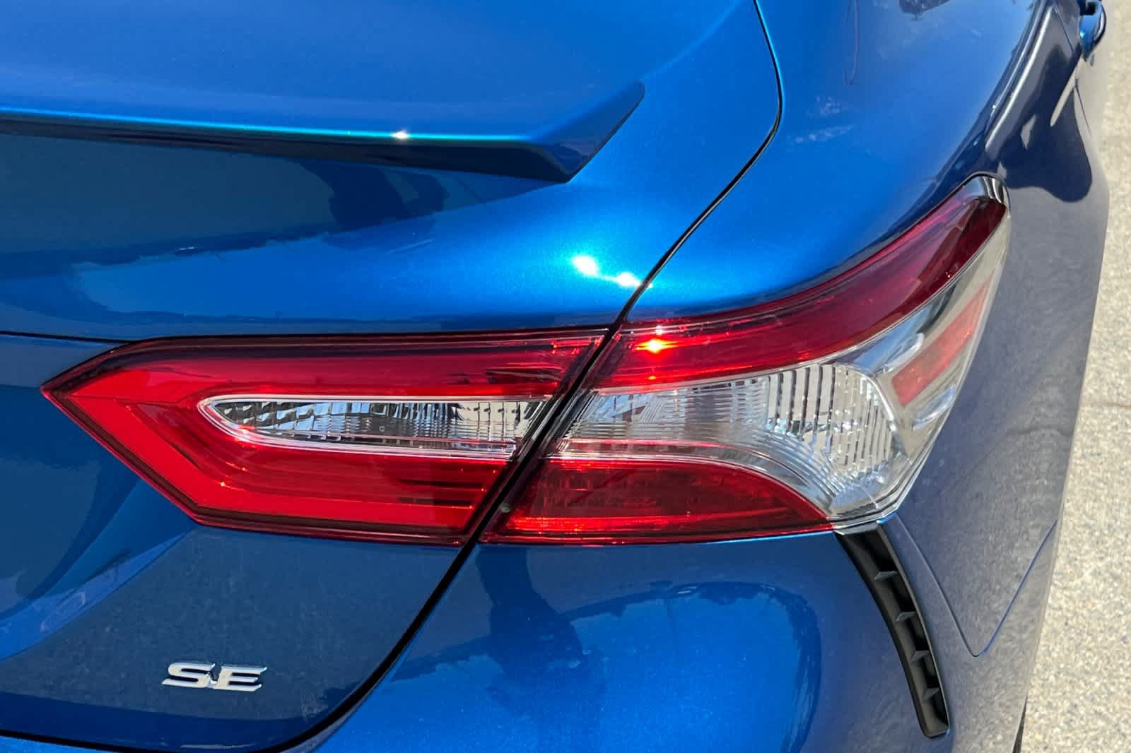 Used 2019 Toyota Camry SE w/ Convenience Package FWD image 18