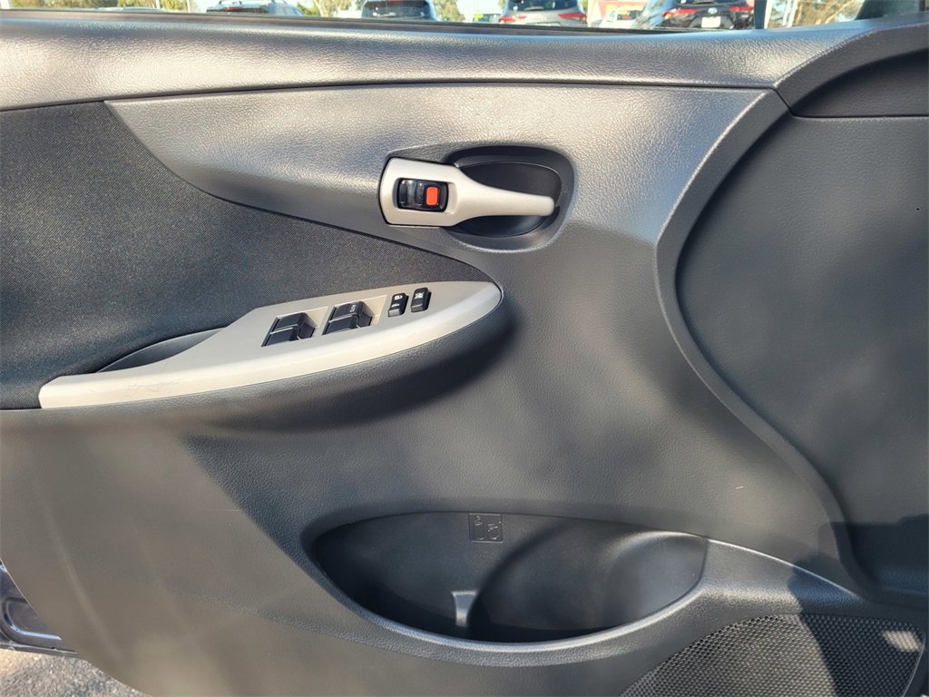 Used 2012 Toyota Corolla S image 20