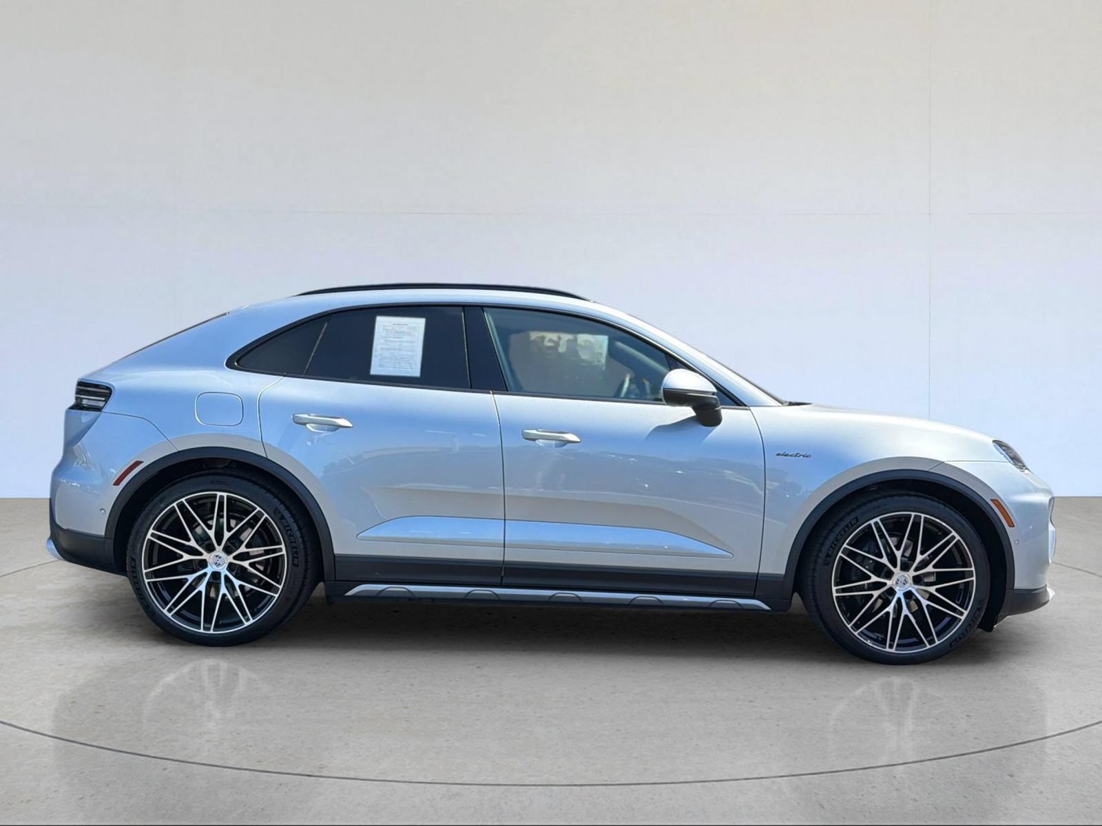 New 2026 Porsche Macan 4 Electric AWD/4WD image 9