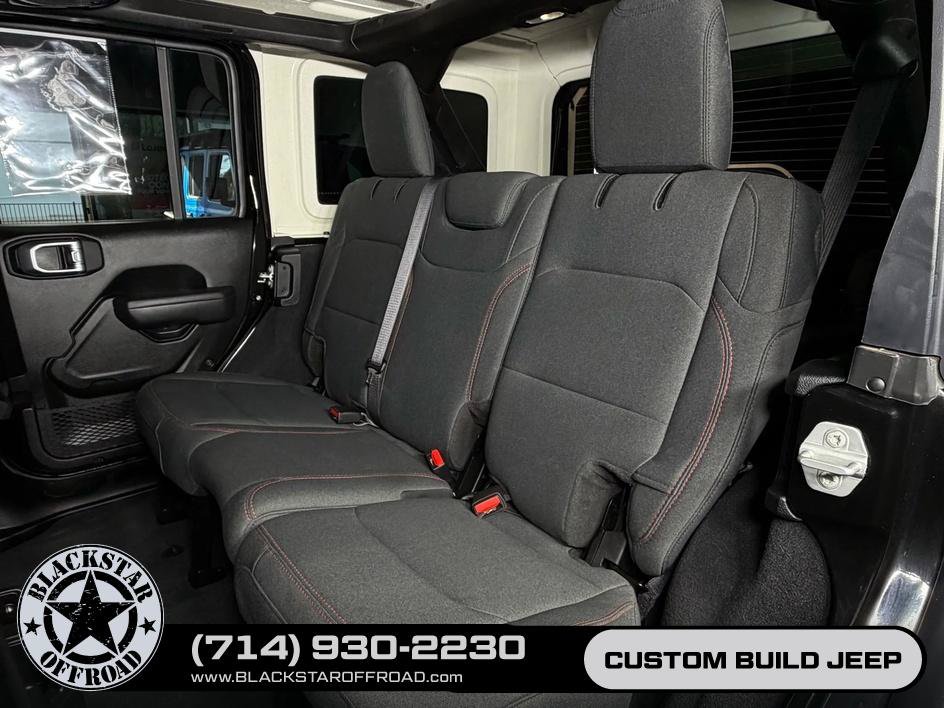 Used 2025 Jeep Wrangler Unlimited Rubicon AWD/4WD image 14