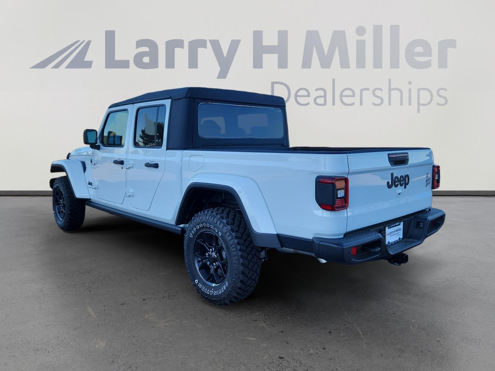 New 2025 Jeep Gladiator Willys AWD/4WD image 4