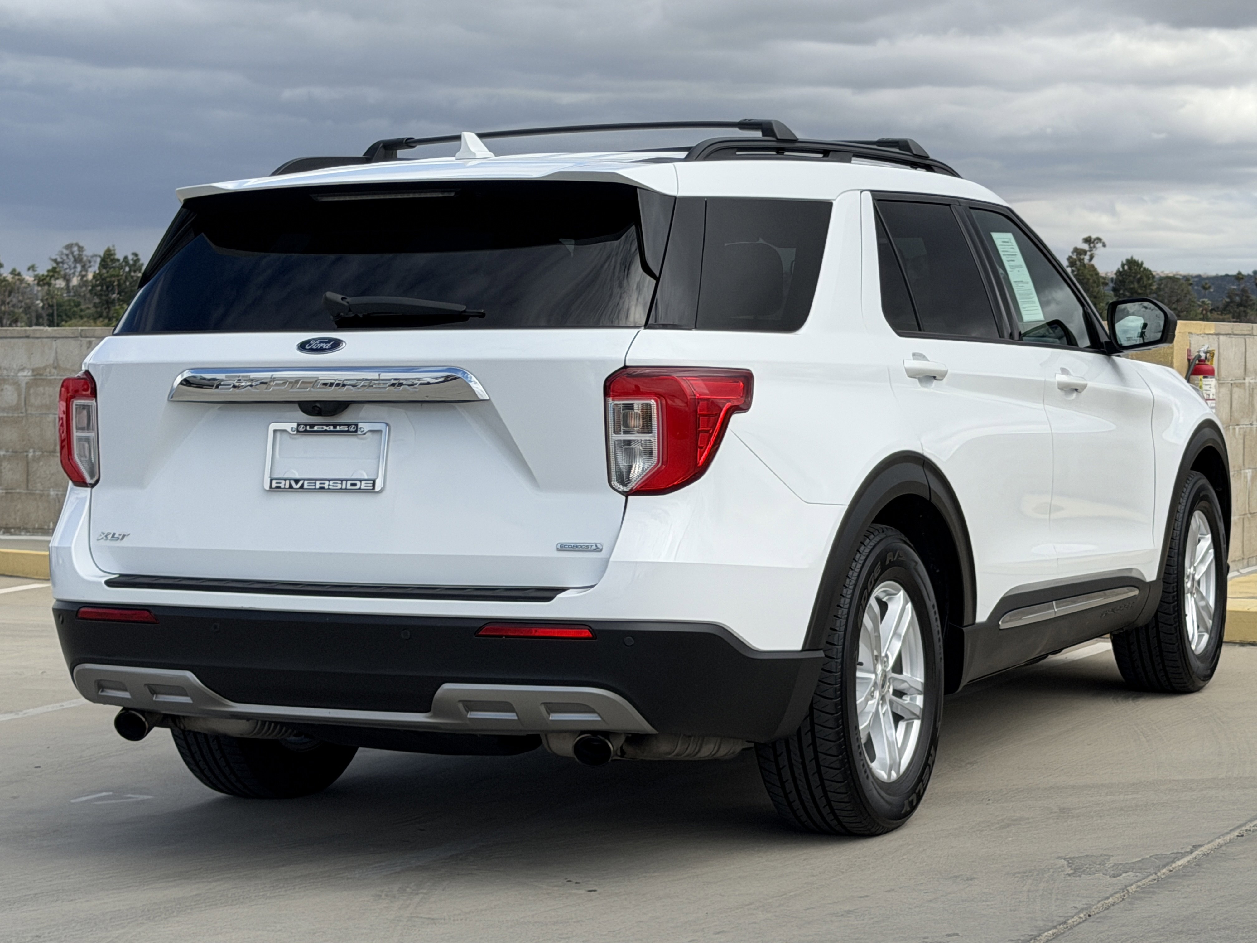 Used 2020 Ford Explorer XLT w/ Equipment Group 202A RWD image 9