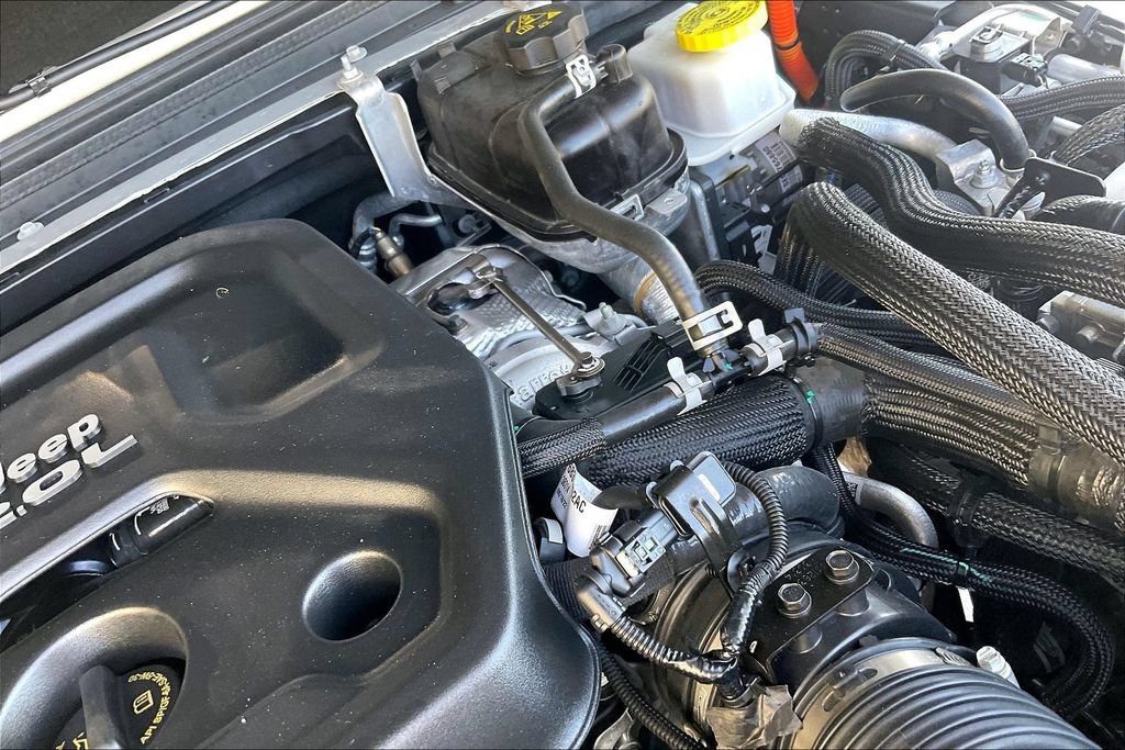 Used 2023 Jeep Wrangler Unlimited Sahara AWD/4WD image 31