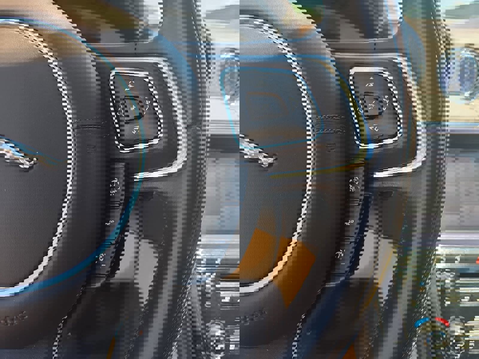 Used 2013 Jaguar XJ image 20