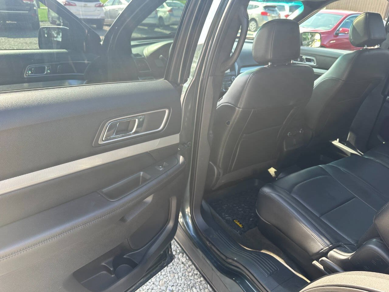 Used 2016 Ford Explorer XLT w/ Equipment Group 202A AWD/4WD image 11