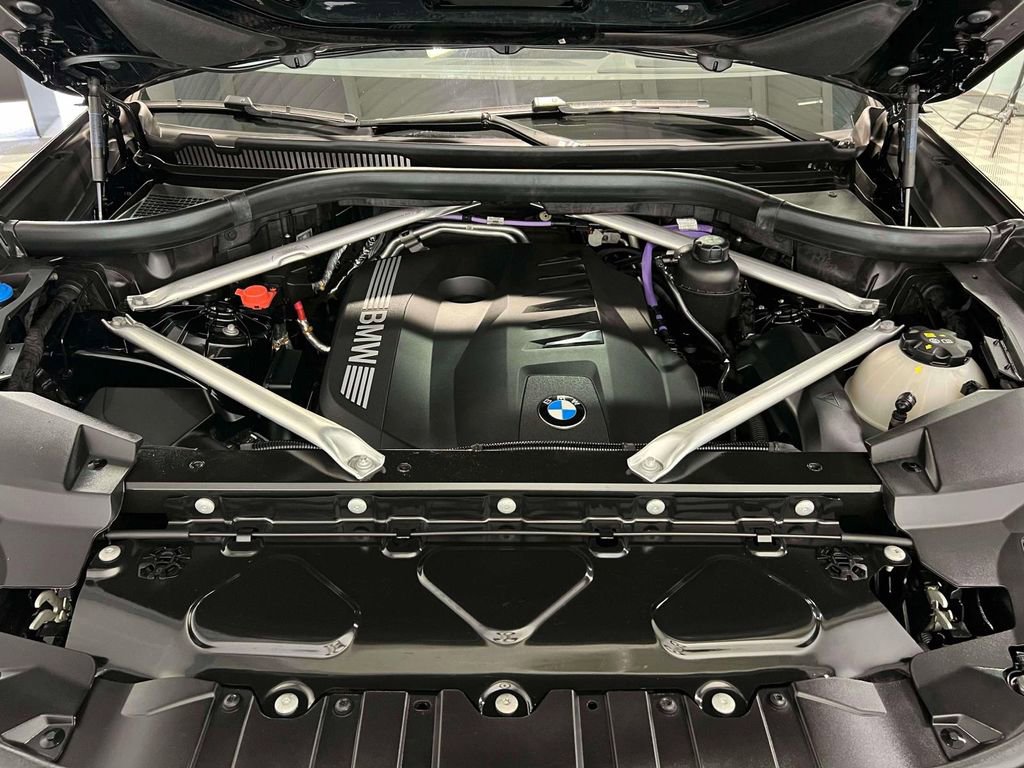 Used 2024 BMW X5 xDrive40i w/ M Sport Package image 39