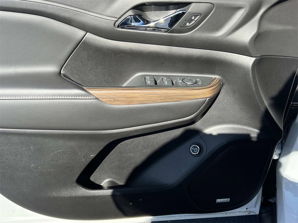 Certified 2023 GMC Acadia SLE w/ Driver Convenience Package image 15