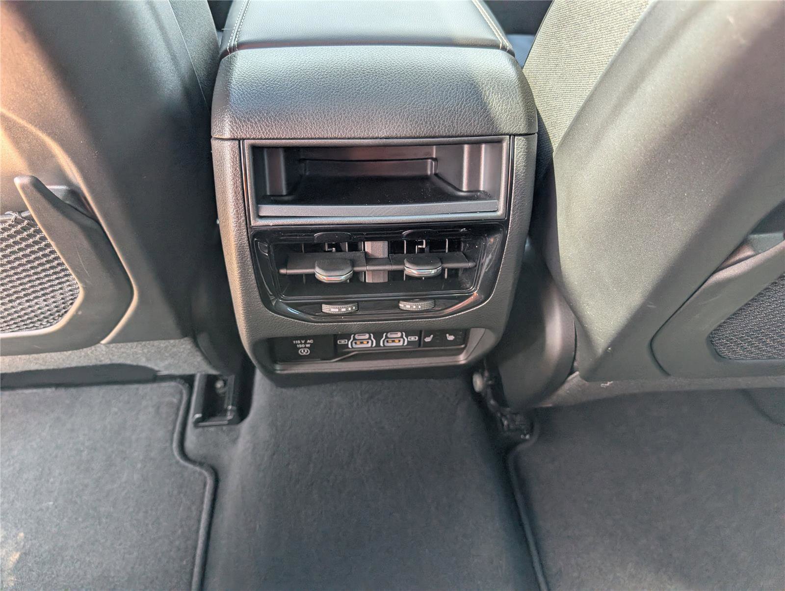 Used 2024 Jeep Grand Cherokee Limited w/ Luxury Tech Group II image 19