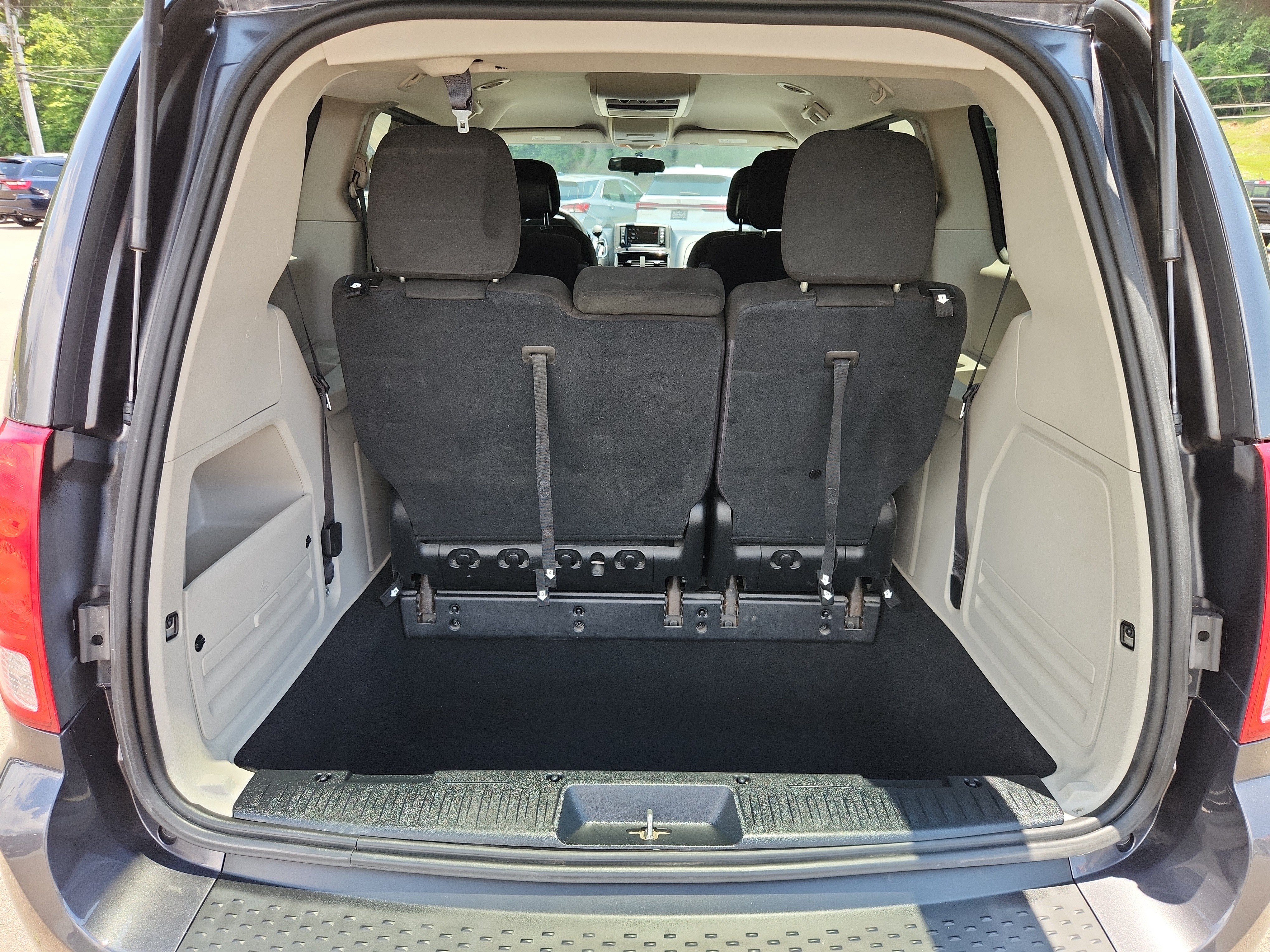 Used 2016 Dodge Grand Caravan SE w/ Quick Order Package 29E SE FWD image 36