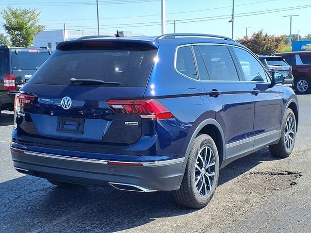 Used 2021 Volkswagen Tiguan SE w/ Panoramic Sunroof Package image 7