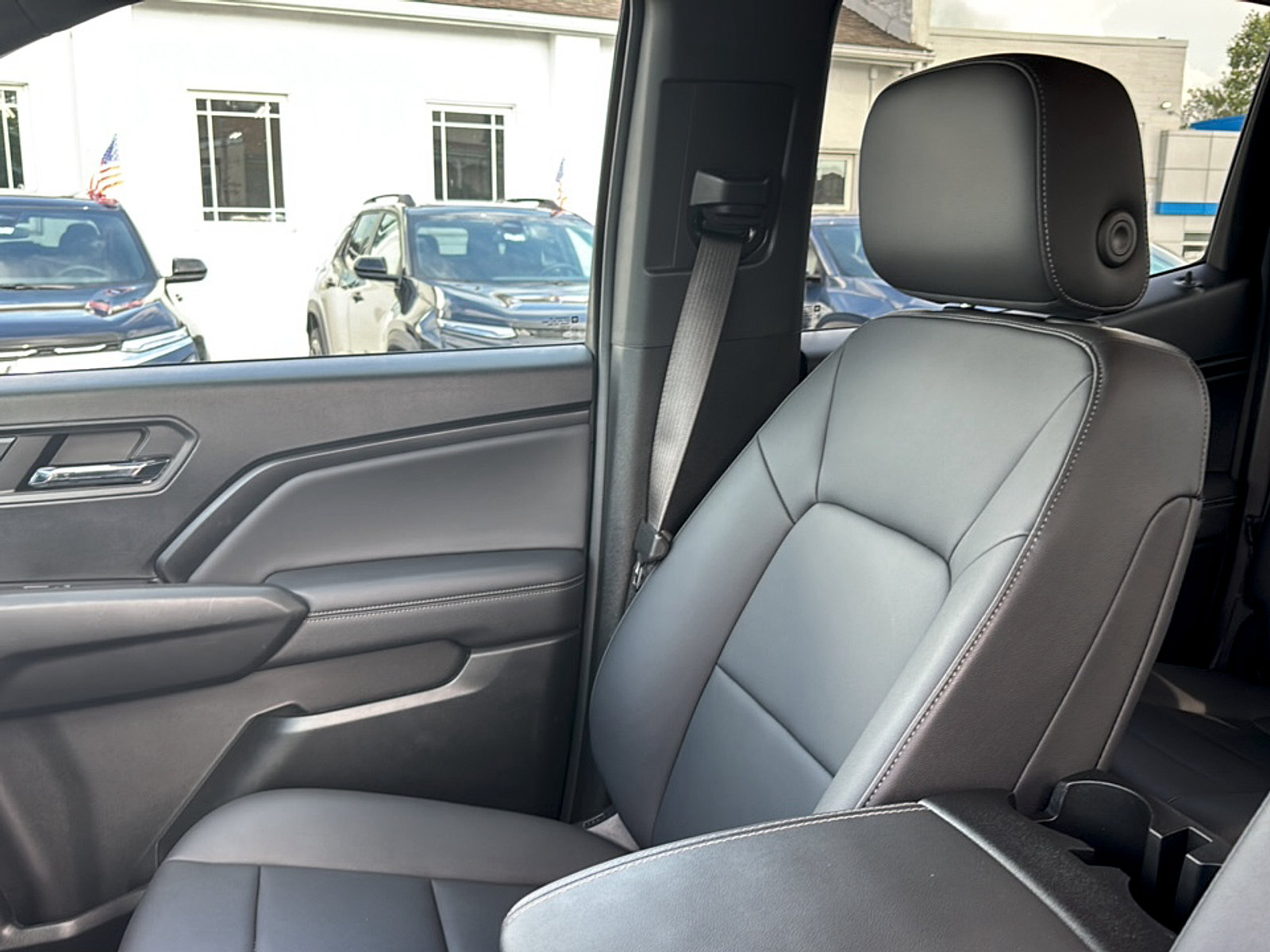 Used 2024 GMC Canyon Elevation w/ Elevation Premium Package AWD/4WD image 7