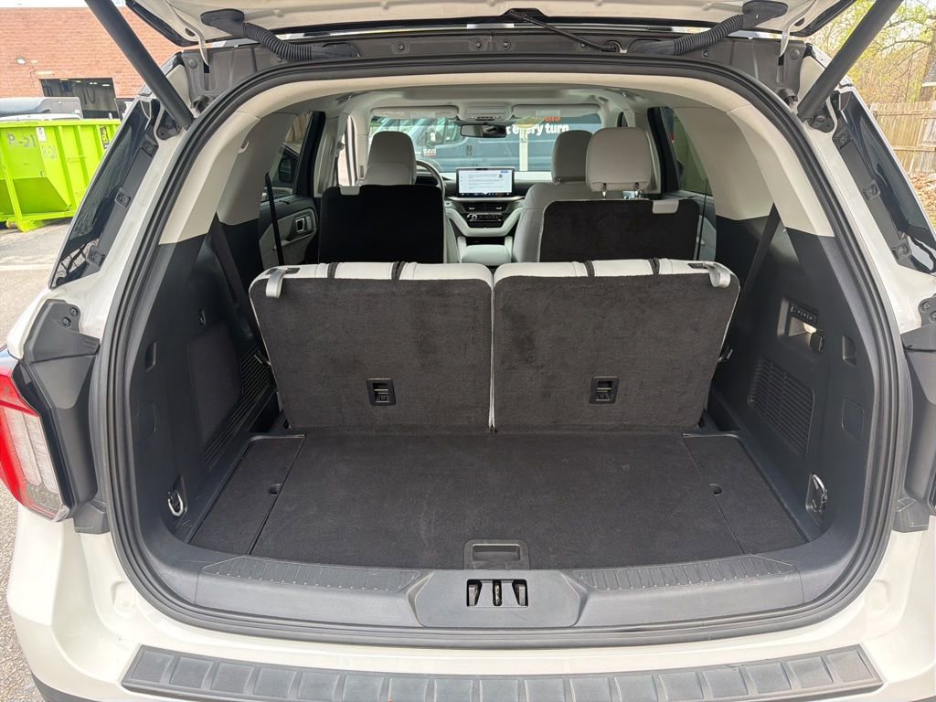 Used 2025 Ford Explorer Platinum w/ Ultimate Package image 28