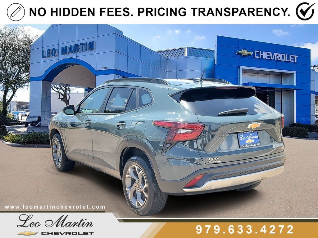 Used 2025 Chevrolet Trax LT w/ Driver Confidence Package FWD image 4