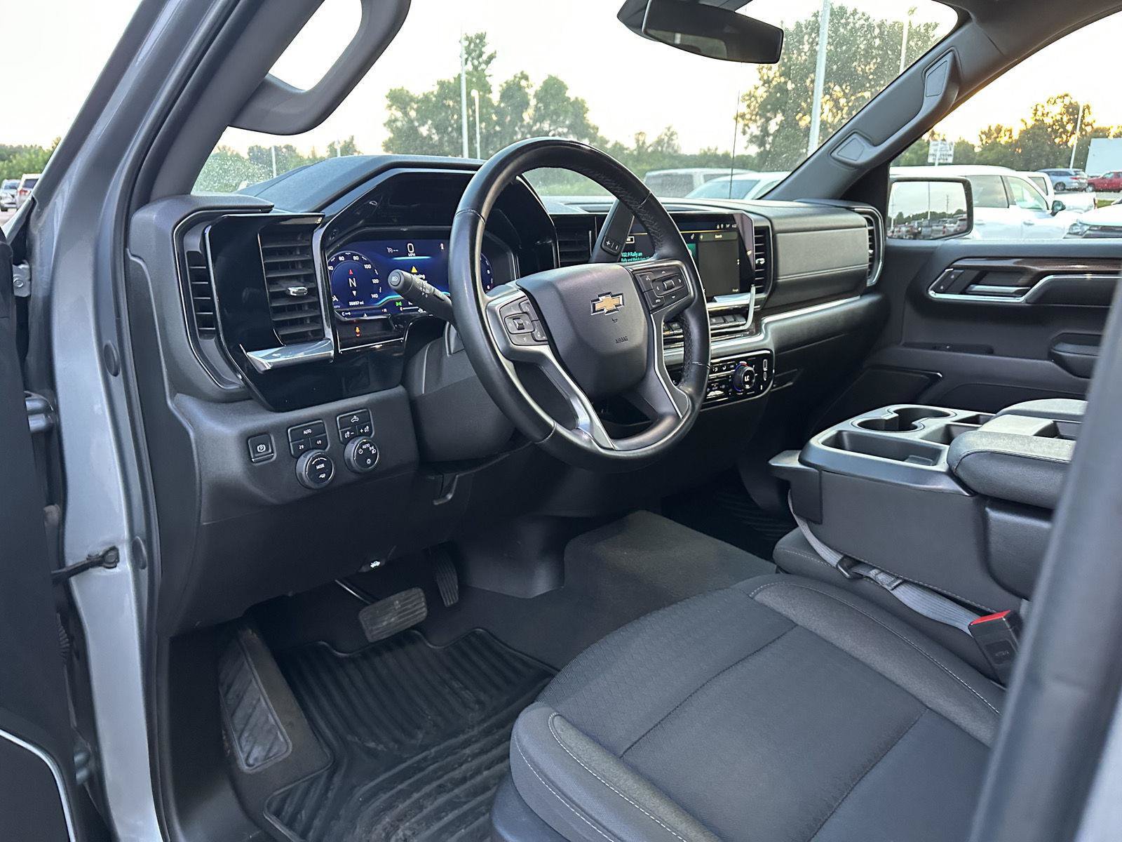 Used 2024 Chevrolet Silverado 1500 LT AWD/4WD image 21