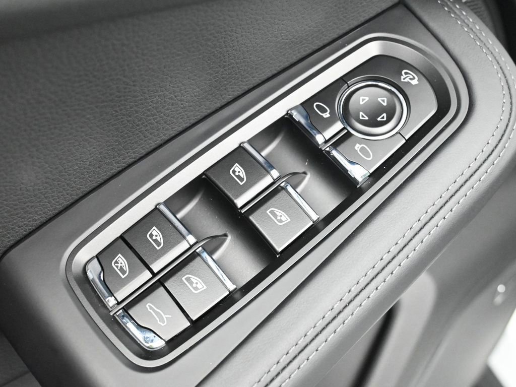 New 2025 Porsche Macan image 19