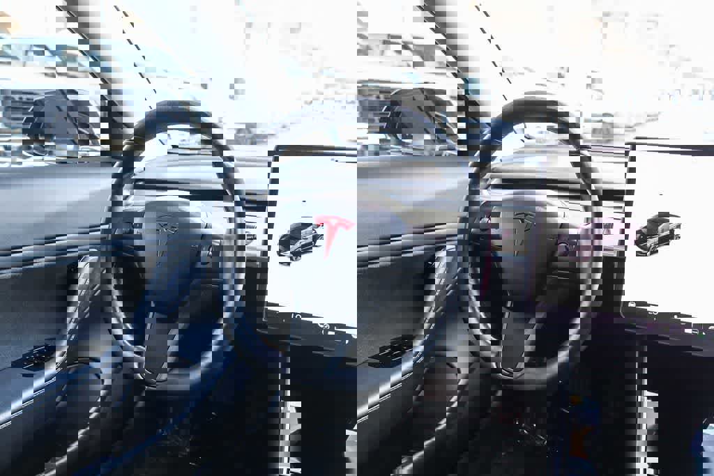 Used 2018 Tesla Model 3 Long Range image 15