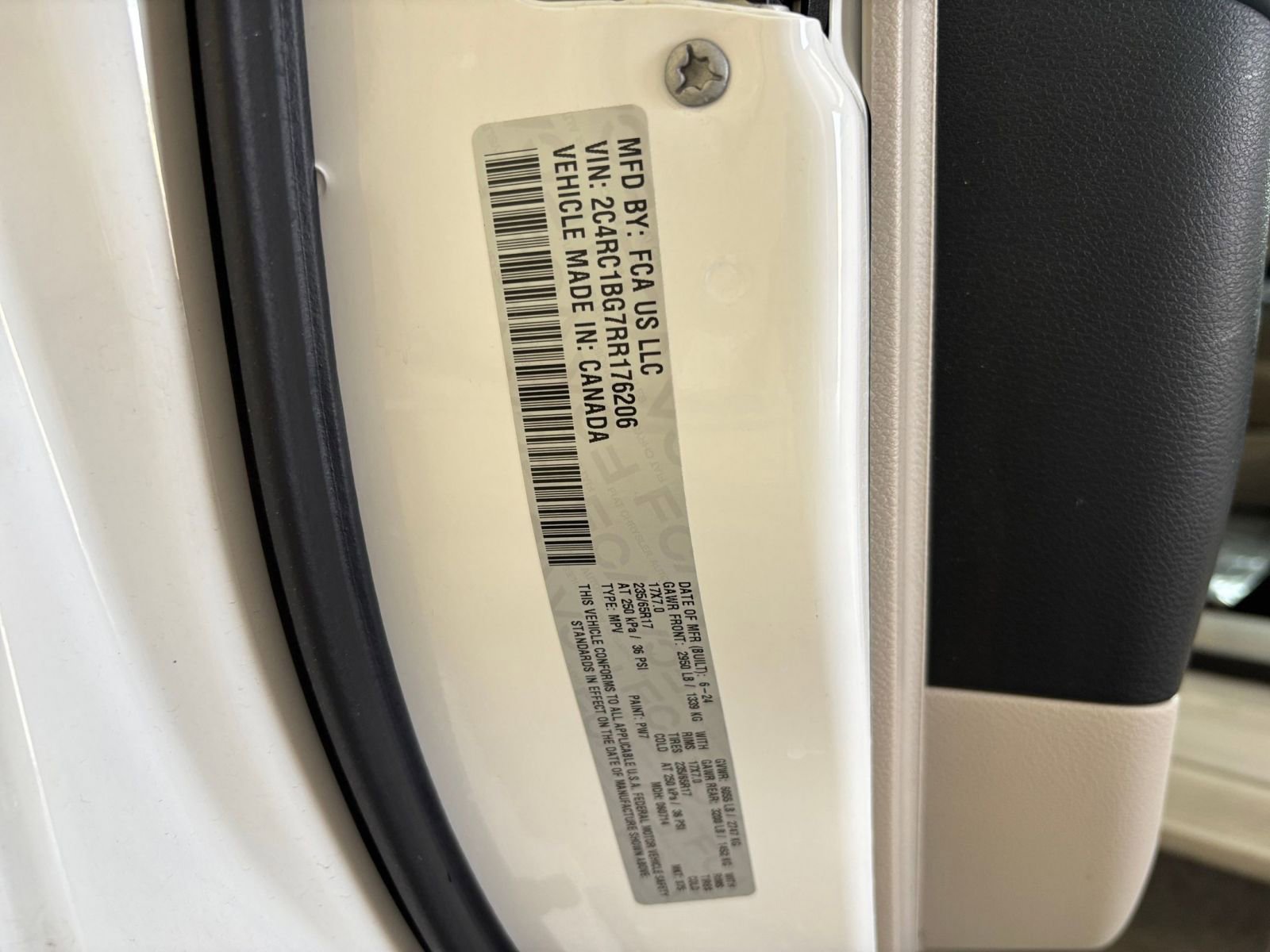 Used 2024 Chrysler Pacifica Touring-L image 32