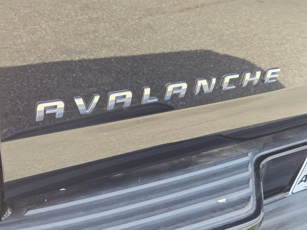 Used 2013 Chevrolet Avalanche LTZ image 12