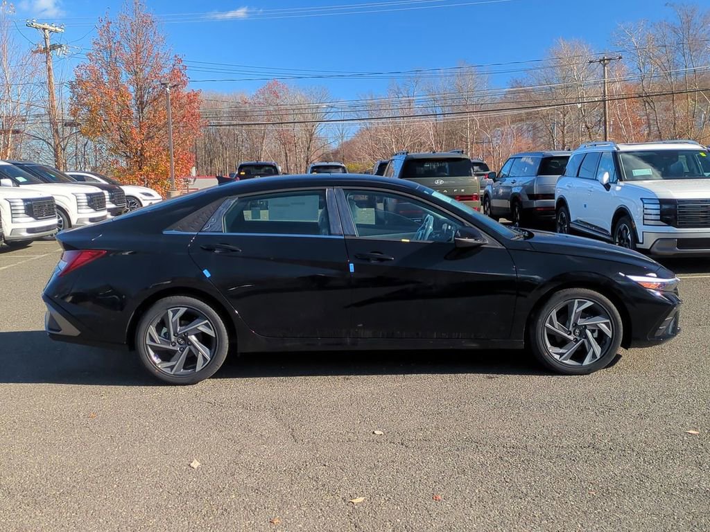 Certified 2025 Hyundai Elantra Limited FWD image 2