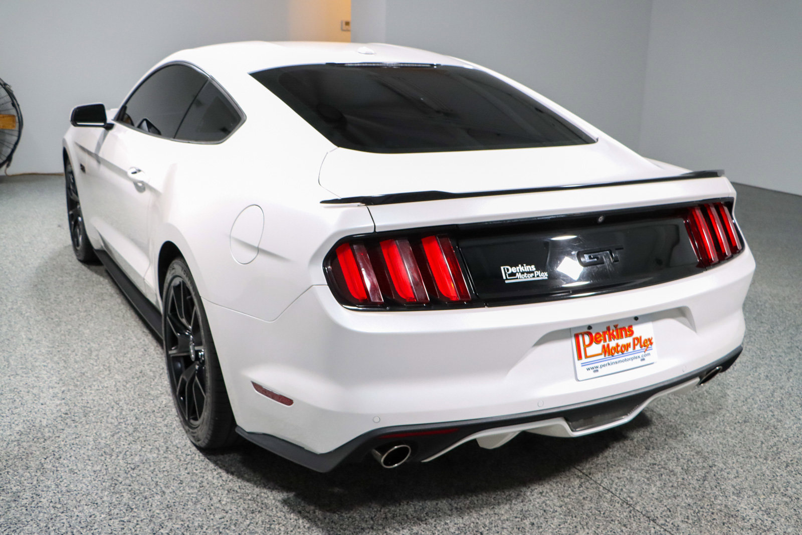Used 2017 Ford Mustang GT Premium w/ Equipment Group 401A image 9