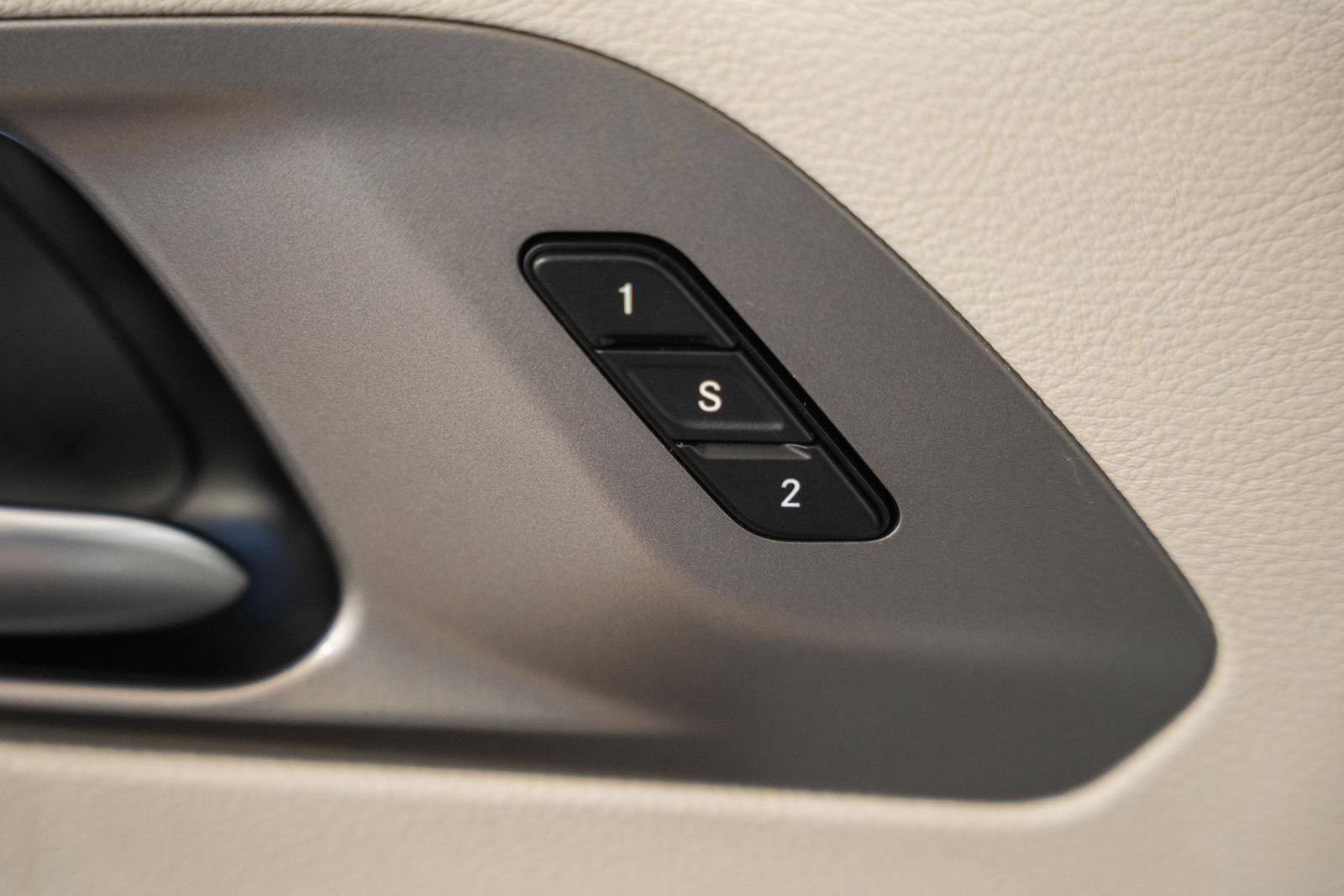 Used 2021 Chrysler Pacifica Touring-L w/ Uconnect Theater Family Group FWD image 47