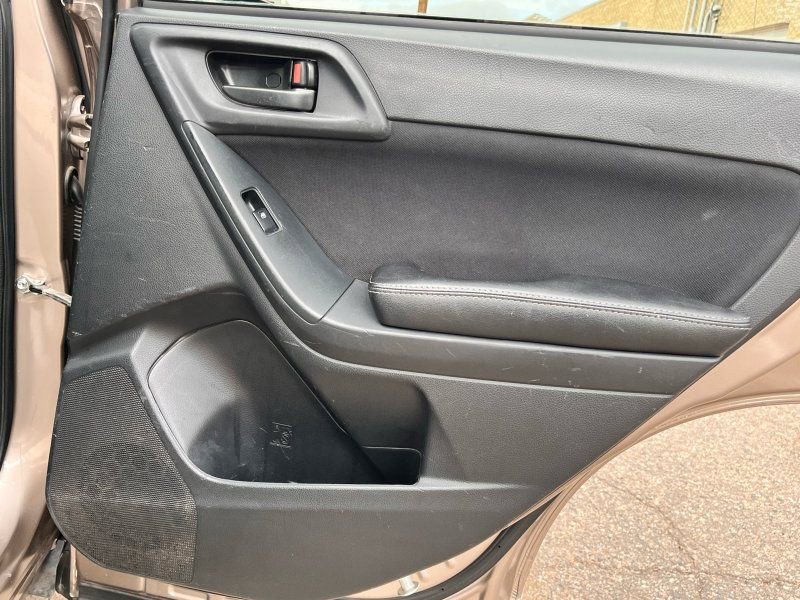 Used 2016 Subaru Forester 2.5i Premium image 13