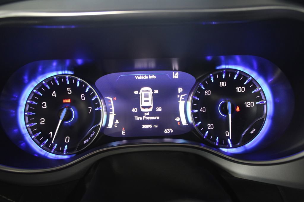 Used 2025 Chrysler Pacifica Limited FWD image 30