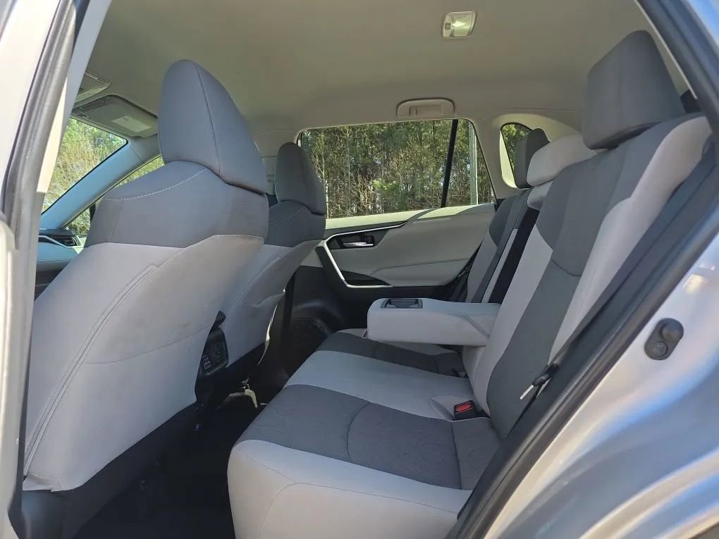 Used 2021 Toyota RAV4 XLE image 39