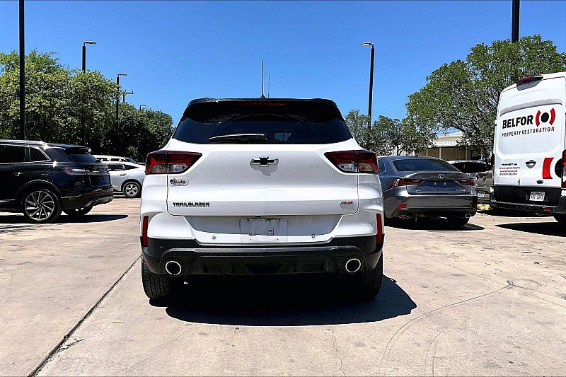 Used 2023 Chevrolet TrailBlazer RS w/ Sun and Liftgate Package FWD image 5
