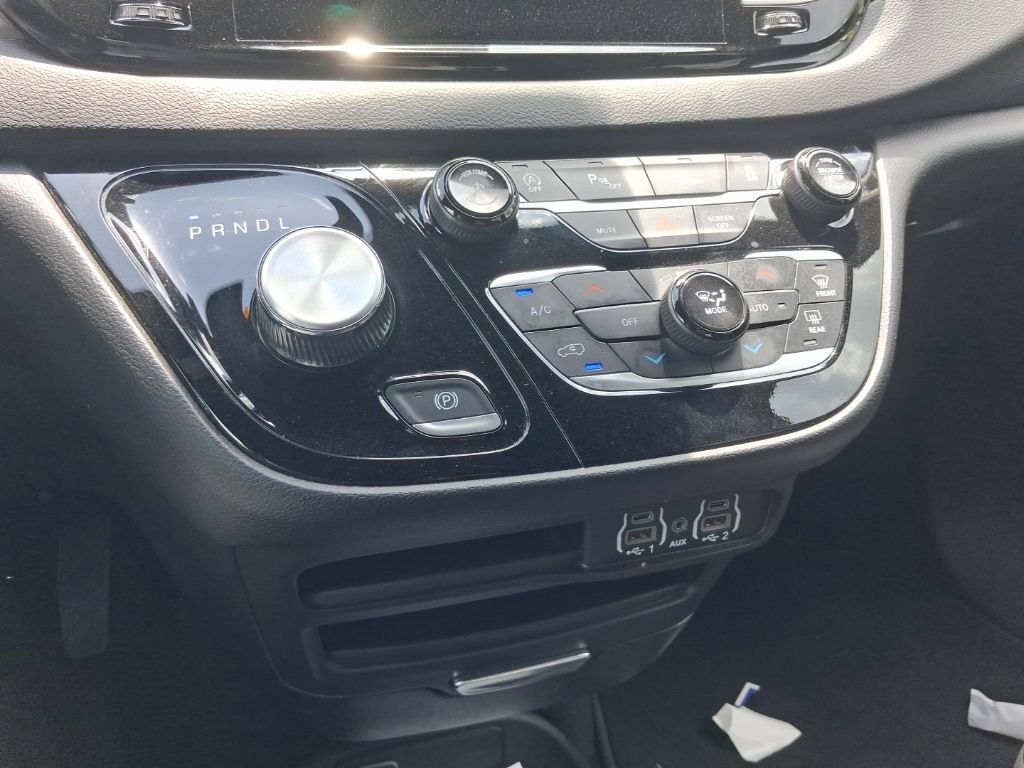 Used 2025 Chrysler Pacifica Select FWD image 27