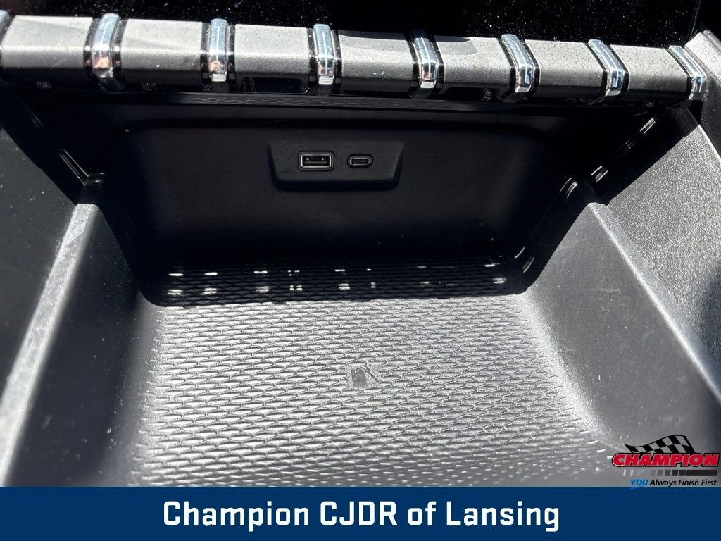 Used 2025 GMC Terrain Elevation AWD/4WD image 25