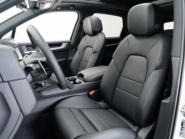 Certified 2025 Porsche Cayenne AWD/4WD image 5