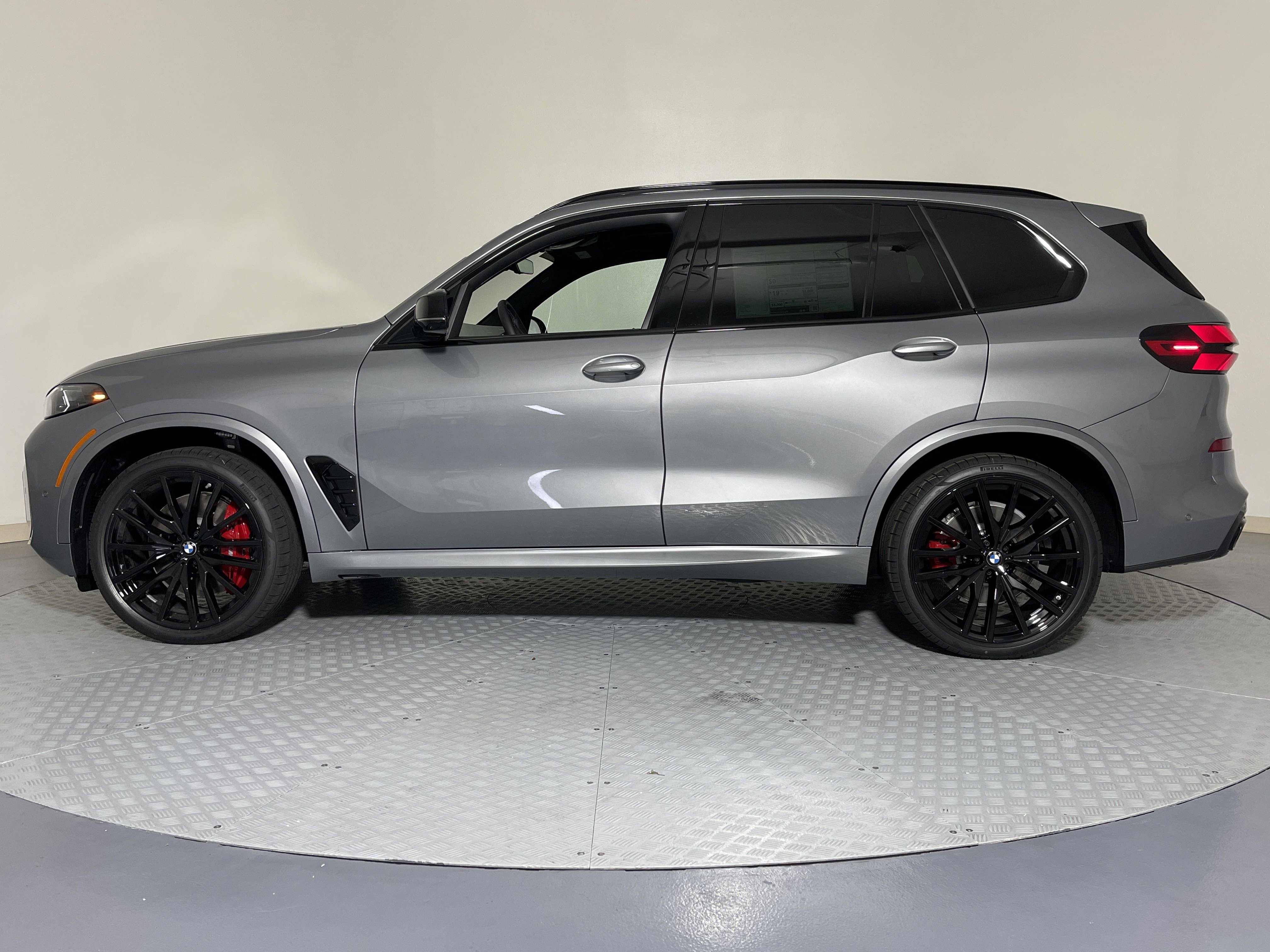 New 2026 BMW X5 M60i image 4