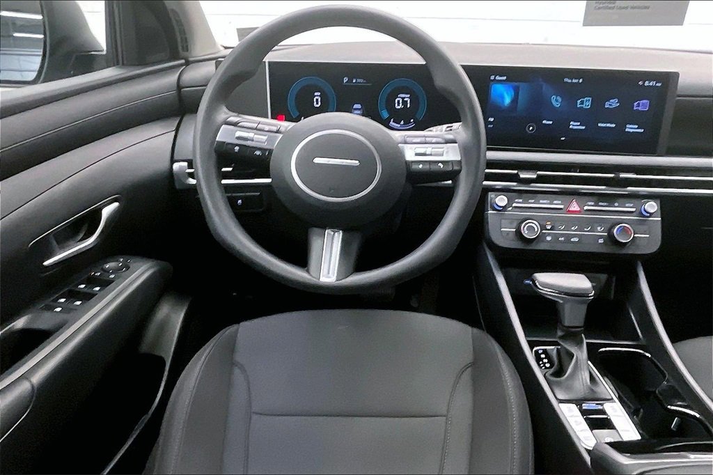 Certified 2025 Hyundai Tucson SE image 4