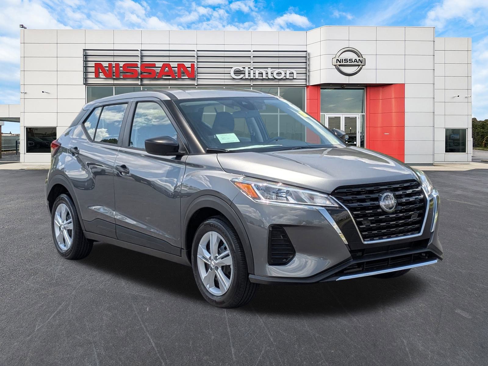 New 2025 Nissan Kicks Play S