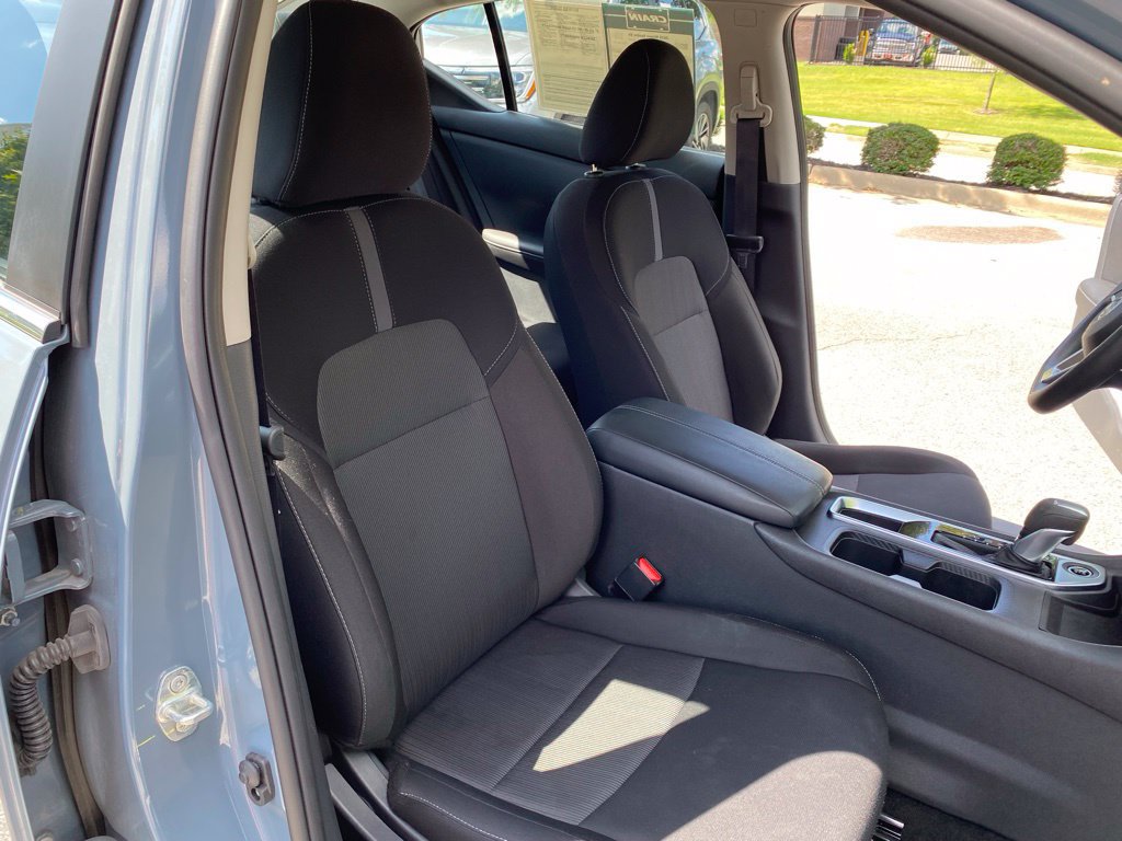 Used 2025 Nissan Sentra SV FWD image 30