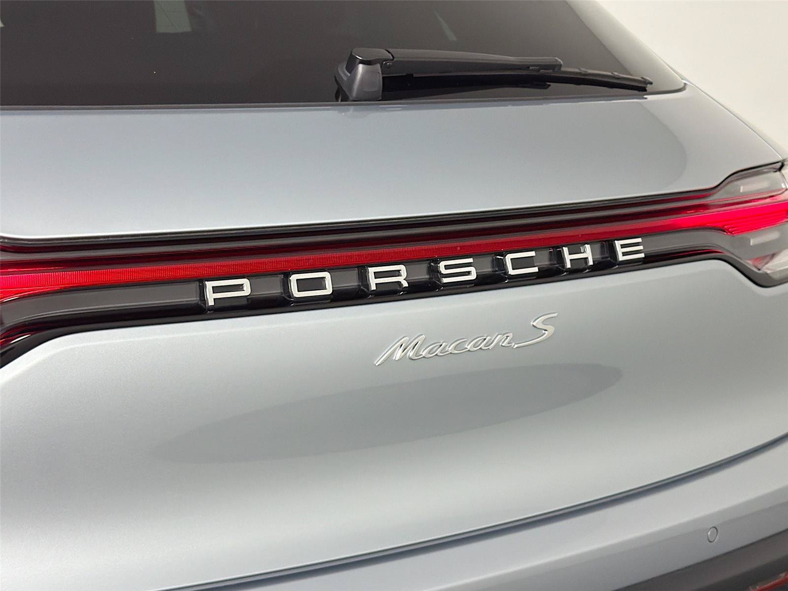 Certified 2025 Porsche Macan S AWD/4WD image 17