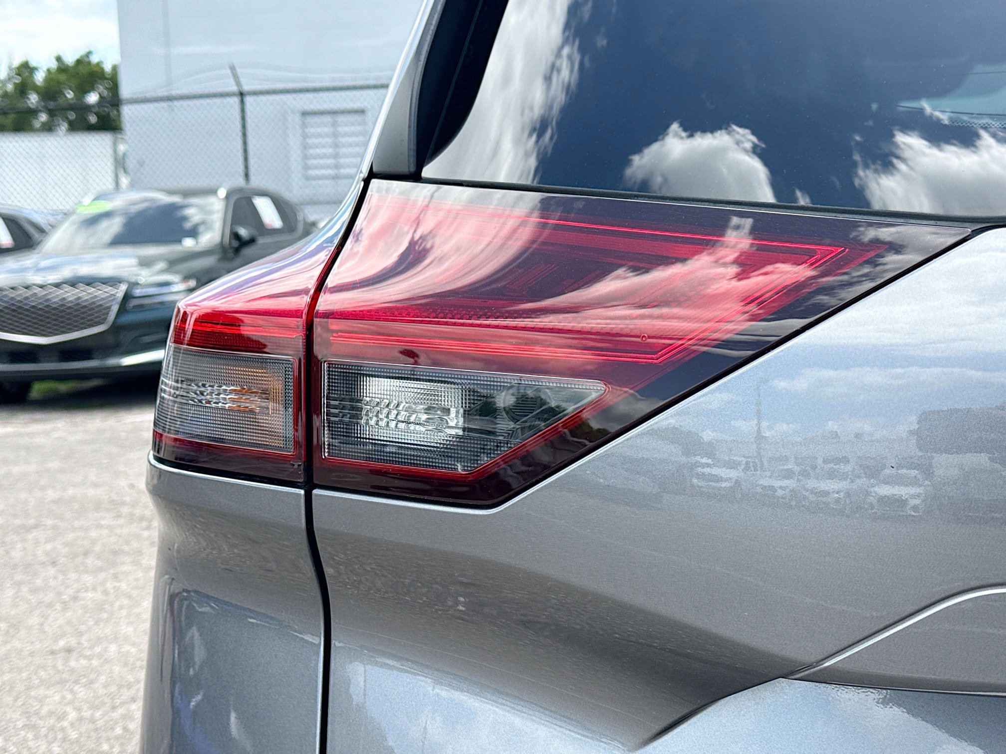 Used 2023 Nissan Rogue SV image 10