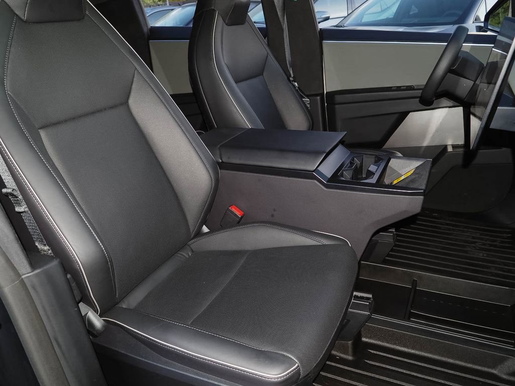 Used 2024 Tesla Cybertruck Cyberbeast AWD/4WD image 18
