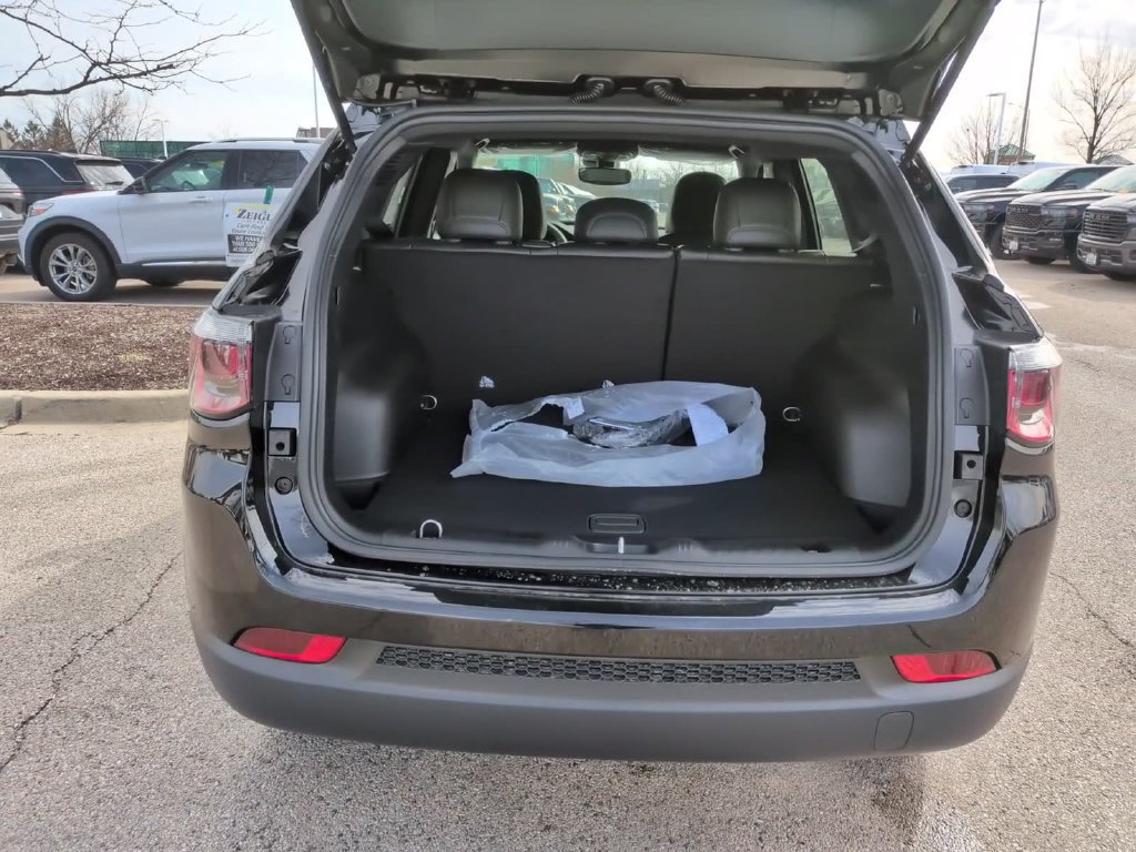New 2026 Jeep Compass Latitude AWD/4WD image 11