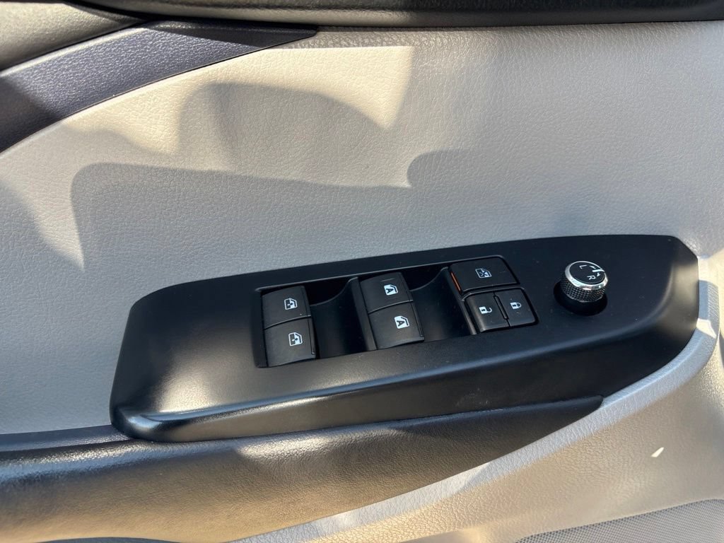 Used 2017 Toyota Highlander XLE AWD/4WD image 11