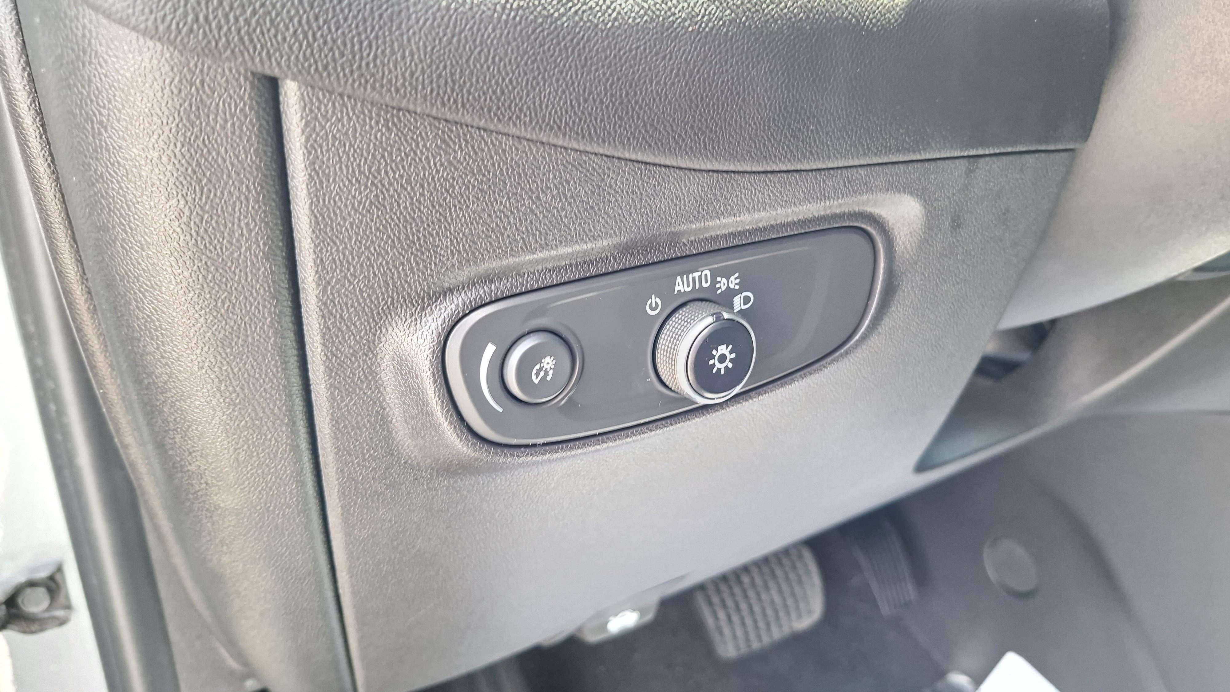 Used 2023 Chevrolet Equinox LT AWD/4WD image 10